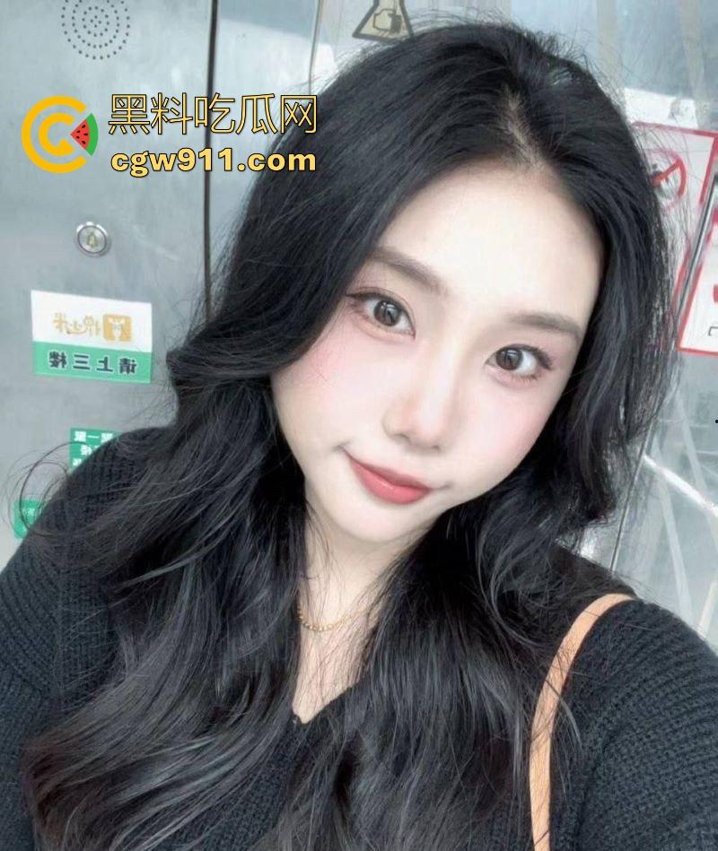 约炮浙江大学【胡雯璨】私密视频流出，床上揉胸吃鸡狂秀舌技，巨乳撅起被内射，跟学校的她完全相反！  第2张