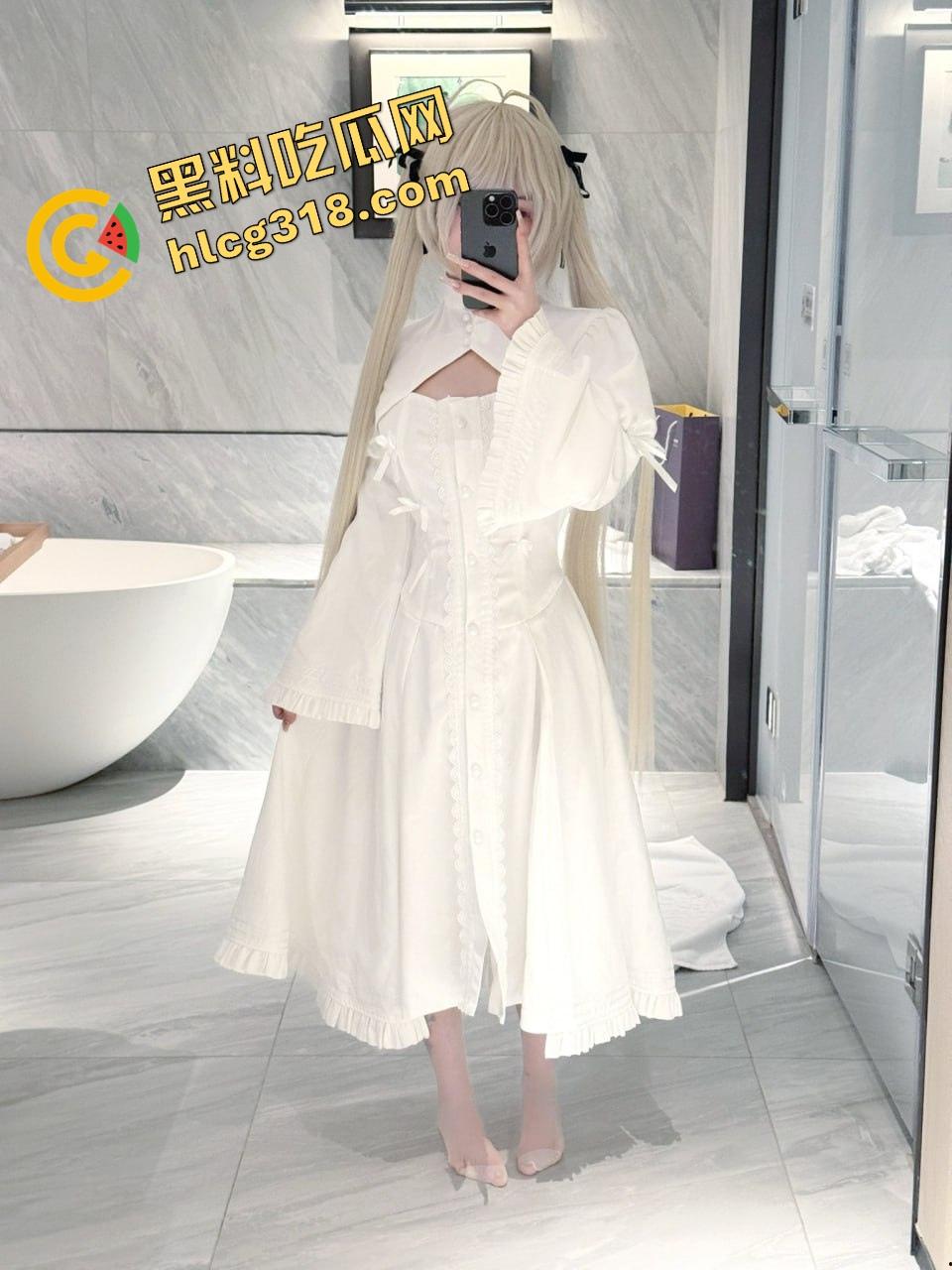 成都软萌cos『十七』短裙下藏不住贱劲，主动翻身爬上金主大肉棒，女上位骑到娇喘湿成水灾！  第4张