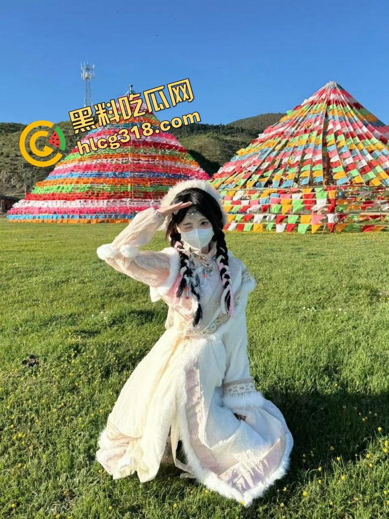 成都软萌cos『十七』短裙下藏不住贱劲，主动翻身爬上金主大肉棒，女上位骑到娇喘湿成水灾！  第5张