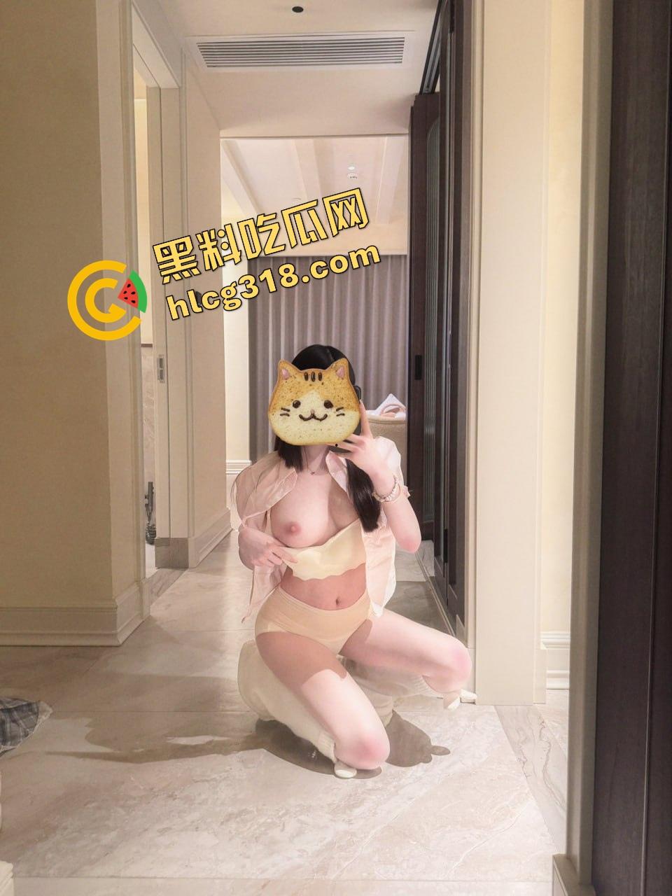 成都软萌cos『十七』短裙下藏不住贱劲，主动翻身爬上金主大肉棒，女上位骑到娇喘湿成水灾！  第11张