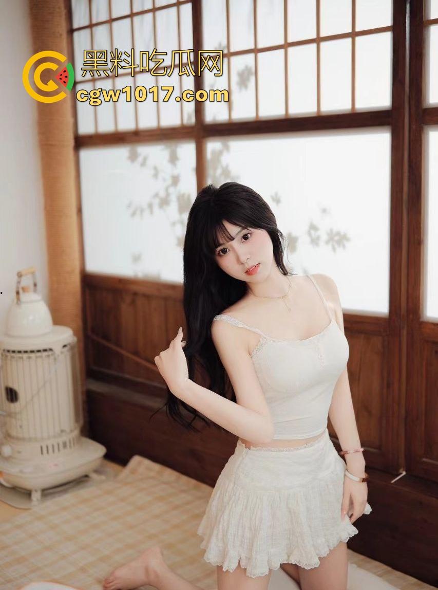 抖音高颜值尤物网红【Mmakcas】不雅视频曝光，短视频里的擦边女神，广州天价逼，淫水喷溅如泉涌！  第3张