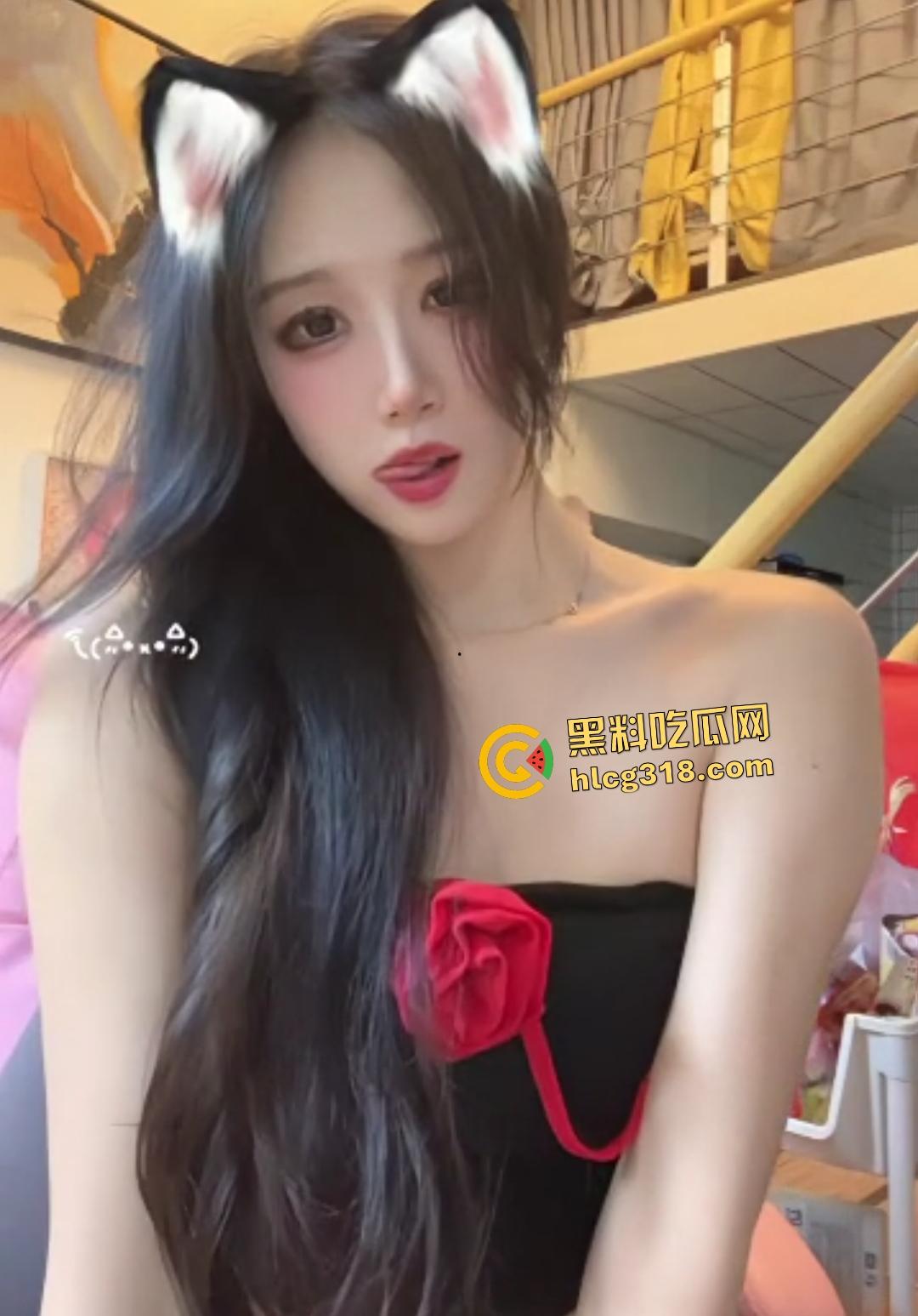 小学生教室打飞机竟因偷看老爸手机里老师黑丝开逼视频,这不是早熟,这是天生技能! 第1张 小学生教室打飞机竟因偷看老爸手机里老师黑丝开逼视频,这不是早熟,这是天生技能! 第1张